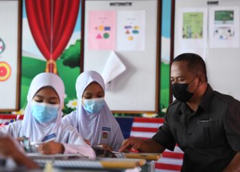 DISKRIMINASI terhadap Penolong Kanan Hal Ehwal Murid di sekolah kurang murid hanya
mengurangkan motivasi mereka dalam mendidik anak bangsa.- GAMBAR HIASAN