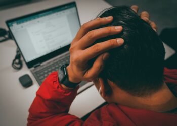 KESEDARAN mengenai masalah kesihatan mental dan cara mencegahnya perlu ditingkatkan. - UTUSAN/MUHAMAD IQBAL ROSLI