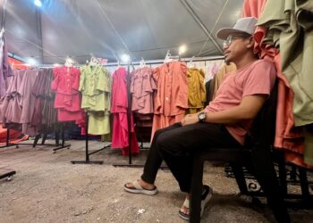 PENIAGA terpaksa tanggung rugi berikutan kuasa membeli orang ramai tidak sehebat tahun lalu. - GAMBAR HIASAN