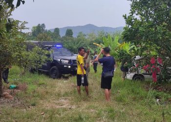 SEPASANG suami isteri warga emas ditemukan mati dalam sebuah kebun di Mahsan, Bandar Seri Jempol,  petang semalam.