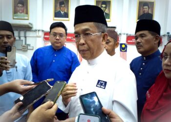 JALALUDDIN Alias ketika ditemui pemberita pada Majlis Tautan Kasih dan Berbuka Puasa Bersama Kepemimpinan UMNO Bahagian Jelebu di Kompleks UMNO Bahagian Jelebu di Simpang Pertang di Jelebu, semalam.