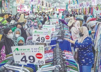 KEGHAIRAHAN membeli-belah menyebabkan ramai alpa akan kelebihan yang ada pada malam-malam akhir dalam bulan Ramadan sedangkan tempoh perlu menjadi kemuncak kepada amal ibadah dilakukan sepanjang Ramadan.