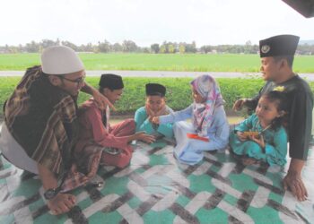 DALAM keseronokan berhari raya, bertemu ibu bapa dan sanak-saudara yang tercinta, janganlah kita leka dengan ‘jerat’ syaitan sebaliknya teruskan ibadat fardu dan sunat.