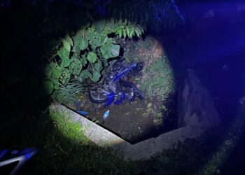 KEADAAN motosikal mangsa selepas terlibat dalam kemalangan di Jalan Chin Teck di Gua Musang, Kelantan, semalam.UTUSAN/IHSAN POLIS