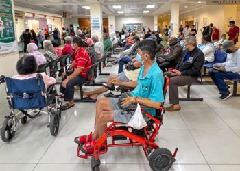 KERJASAMA institusi pengajian tinggi (IPT), masyarakat dan industri dapat membantu membawa
perubahan besar dalam transformasi sektor kesihatan negara.