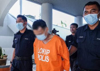 SUSPEK direman tujuh hari bermula hari setelah perintah reman dikeluarkan oleh Mahkamah Majistret, Ayer Keroh, Melaka. - UTUSAN/SYAFEEQ AHMAD