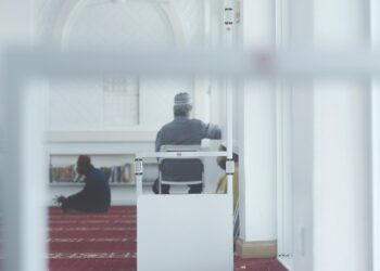 DALAM kegembiraan Hari Raya Aidilfitri, masjid dan surau kembali sepi.–UTUSAN/MOHD. SHAHJEHAN