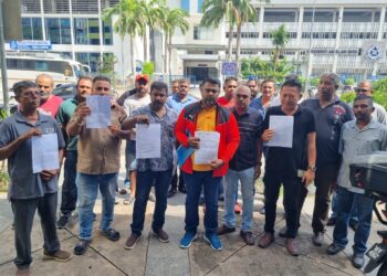 SERAMAI 18 pemilik lori membuat laporan polis mendakwa kenderaan mereka akan dilucut hak oleh JPJ di IPD Sentul hari ini.