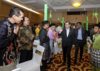 ANTHONY Loke ketika hadir pada Majlis Simpulan Kasih Malaysia Madani dan Perhimpunan Bulanan Tahun 2023 di Kementerian Pengangkutan, Putrajaya. - UTUSAN/FAISOL MUSTAFA