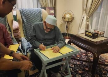 ABDUL HADI Awang menandatangani Proklamasi Orang Melayu pada 2 Mei lalu.