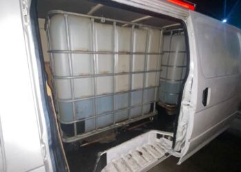 VAN yang berisi kira-kira 650 liter minyak diesel yang disyaki untuk tujuan penyelewengan yang dirampas penguatkuasa KPDN Kedah di sebuah stesen minyak di Jalan Pegawai, Alor Setar.