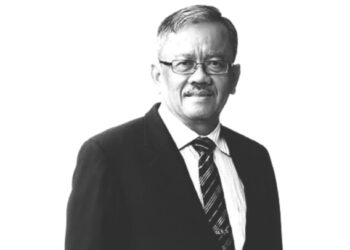 ALLAHYARHAM  Datuk Firdaus Muhammad Rom Harun meninggal dunia di kediamannya di Taman Paroi Jaya, Seremban, tengah hari tadi.