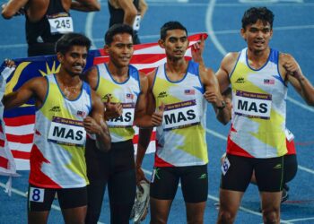 Kuartet negara yang dibarisi (dari kiri) S.Tharshan, Umar Osman, Firdaus Zemi serta Wafiey Roslan berjaya menamatkan penantian untuk mengenggam pingat di Sukan SEAm Kemboja 
 2023 apabila meraih pingat gangsa dalam acara pecut 4x400 meter