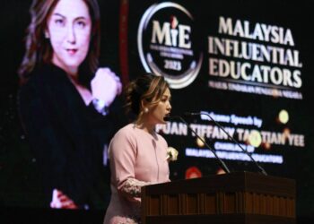 TIFFANY Tan Tian Yee ketika berucap dalam satu majlis yang diadakan baru-baru ini.