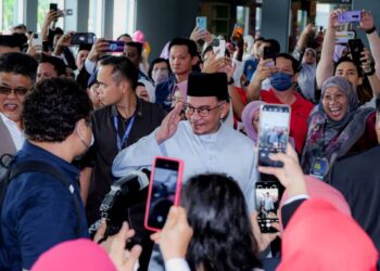 ANWAR Ibrahim menghadiri Majlis Pelancaran Sambutan Hari Guru Peringkat kebangsaan Kali Ke - 52 Tahun 2023 di MITC, Melaka. -  UTUSAN/SYAFEEQ AHMAD