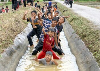 SEMUA pihak khususnya  ibu bapa dan penjaga perlu mengambil langkah yang sewajarnya untuk menjaga serta melindungi kanak-kanak yang berada dibawah jagaan mereka. 
– UTUSAN/MUHAMAD NAZREEN SYAH MUSTHAFA