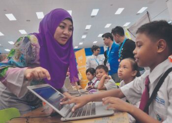 GURU perlu meningkatkan ilmu dan
profesionalisme untuk berdepan era VUCA,
cabaran IR 5.0 dan AI.