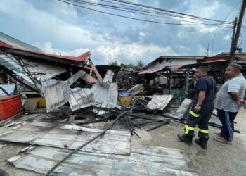 KEADAAN premis kedai makan yang terbakar di Pasir Puteh, Kelantan hari ini-UTUSAN/TOREK SULONG