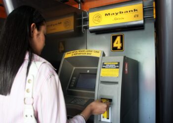 MUNGKIN ada dalam kalangan kita tidak sanggup melihat baki simpanan akaun bank selepas berakhir Syawal. – GAMBAR HIASAN