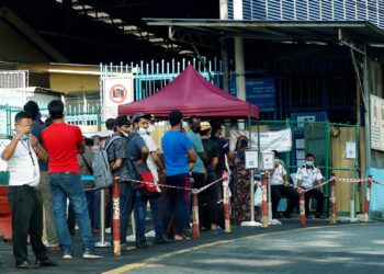 TERDAPAT cadangan pejabat Suruhanjaya Tinggi Pertubuhan Bangsa-Bangsa Bersatu bagi Pelarian (UNHCR) di Jalan Bukit Petaling, Kuala Lumpur ditutup.– UTUSAN/FAUZI BAHARUDIN