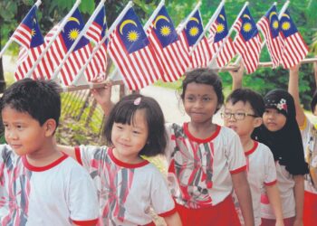 MASIH belum terlewat untuk kita berusaha memelihara budaya kesantunan yang menjadi kebanggaan penduduk majmuk di Malaysia dalam kalangan kanak-kanak dan remaja.