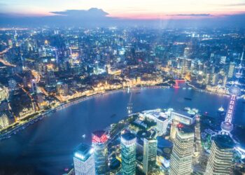 CHINA tetap kukuh kerana kekuatan ekonominya, iaitu ekonomi kedua terbesar dunia mulai akhir 2010. – AFP