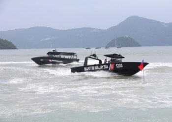 AKSI aset Maritim Malaysia pada hari terakhir segmen maritim sempena LIMA ‘23 di RWL, Langkawi.