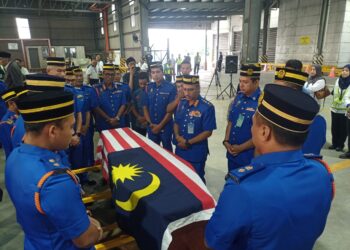 MAJLIS bacaan yasin dan tahlil oleh anggota dan pegawai Angkatan Pertahanan Awam (APM) buat Allahyarham Awang Askandar Ampuan Yaacub di Kompleks Kargo, KLIA, Sepang.