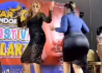 TANGKAP layar video tular yang memaparkan seorang pempengaruh media sosial bersama dua individu lain yang menyampaikan lagu dangdut dan memperagakan aksi gelek pada satu acara di Melaka.