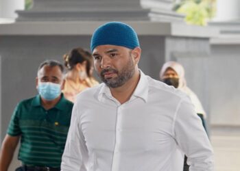 MOHAMAD Rizal Johan Van Geyzel tiba di Mahkamah Sesyen Kuala Lumpur bagi keputusan representasi kedua kes memuat naik video menyentuh isu sensitiviti perkauman. - UTUSAN/AMIR KHALID