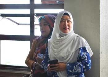 NOOR Haslinda Abdul Manaf (kanan) hadir di Mahkamah Tinggi Kuala Lumpur bagi perbicaraan kes suaminya, Ismahalil Hamzah atas pertuduhan mengedar dadah. - UTUSAN/AMIR KHALID