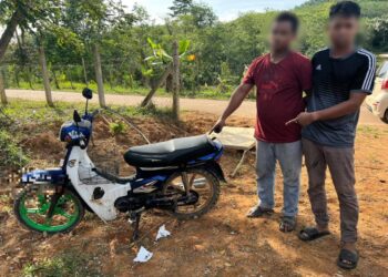 DUA anggota Geng Faiz Tanah Merah yang aktif melakukan jenayah curi motosikal sekitar daerah Melaka Tengah, Melaka.