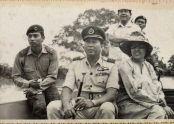 GAMBAR kenangan Salmah Sulaiman bersama suami.