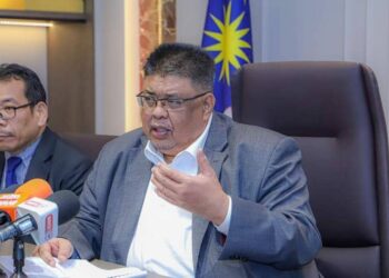 AB. RAUF Yusoh dalam sidang akhbar selepas mesyuarat Pasca Exco Mingguan di Seri Negeri, Ayer Keroh, Melaka.