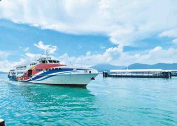 JADUAL perjalanan feri ke Langkawi akan ditambah dari semasa ke semasa mengikut permintaan pengunjung ekoran tempahan yang masih suram di Langkawi. – UTUSAN/JAMLIAH ABDULLAH