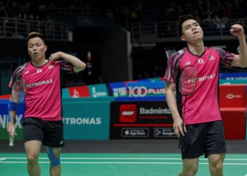 SOH Wooi Yik (kanan) dan Aaron Chia terkandas di separuh akhir di Sukan Komanwel Birmingham.