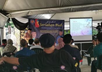 RAIS Yatim berucap pada majlis Penyampaian Hadiah Pertandingan Fotografi Nilai-Nilai Murni Yayasan Budi di Gelanggang Budi Taman Teluk Cempedak, Kuantan, Pahang.