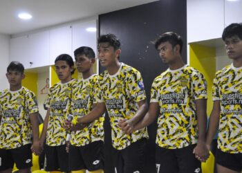 Firdaus Saiyadi memberi kata-kata semangat kepada rakan sepasukan dan yakin Perak akan bangkit pada separuh musim Liga Malaysia. – IHSAN PERAK FOOTBALL CLUB