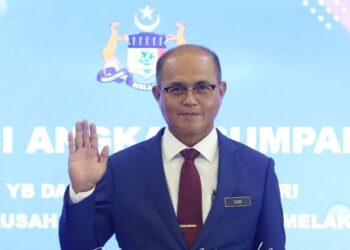 ZAIDI Johari mengangkat sumpah jawatan dan simpan rahsia di Bilik MMKN, Seri Negeri, Ayer Keroh, Melaka.