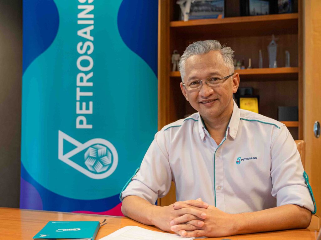 Zameri Embong Petronas Petrosains ke arah sains dan kelestarian