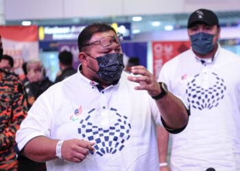 FAIZOL Harun bercakap kepada pemberita ketika tiba di KLIA, Sepang hari ini. - UTUSAN/FAIZ ALIF AHMAD ZUBIR