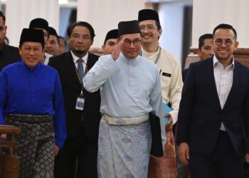 MAHATHIR Mohamad menyifatkan Anwar hanya bijak mencari sokongan populariti melalui pembentangan Belanjawan 2023.