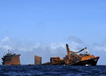 KAPAL Singapura, MV X-Press Pearl terbakar dan karam di perairan Sri Lanka pada awal bulan ini. - AFP