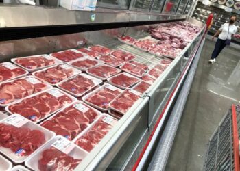 SECARA purata, rakyat Sepanyol makan daging lebih satu kilogram dalam pemakanan harian mereka. - AFP