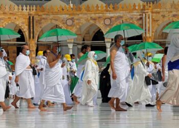 JEMAAH haji perlu mengambil peluang untuk memohon keampunan daripada Allah Maha Esa sepanjang berada di tanah suci. - AFP