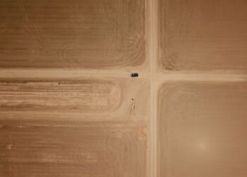 KEADAAN tanah pertanian yang kering kontang di pekan Huron, California di Central Valley yang dilanda kemarau. - AFP