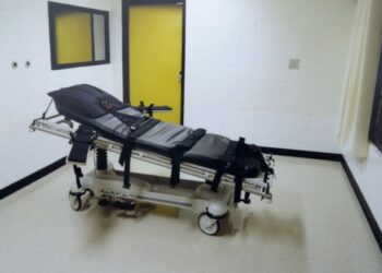 SUNTIKAN maut merupakan antara hukuman mati yang dilaksanakan di sejumlah negara di seluruh dunia. - AFP