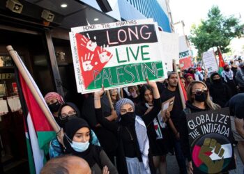 ORANG ramai menyertai demonstrasi menyokong Palestin di Brooklyn, New York pada 31 Julai lalu. - AFP