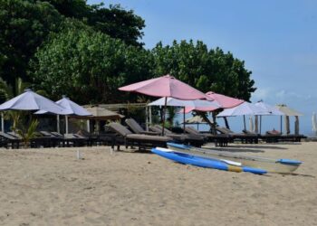 KEADAAN lengang di sebuah resort di Bali tanpa kehadiran pelancong asing. - AFP