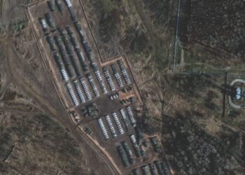 IMEJ satelit menunjukkan aset tentera Rusia ditempatkan berhampiran sempadan Ukraine. - AFP